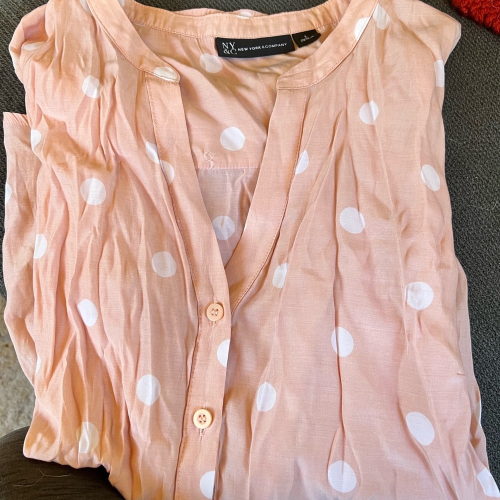 polka dot blouse!